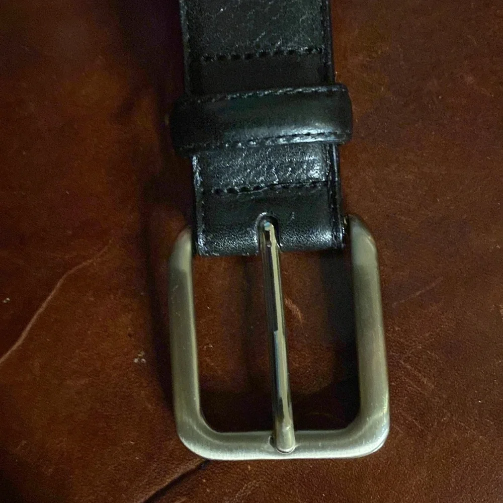Men’s Wearhouse black Italian full grain leather belt size 44 silver tone